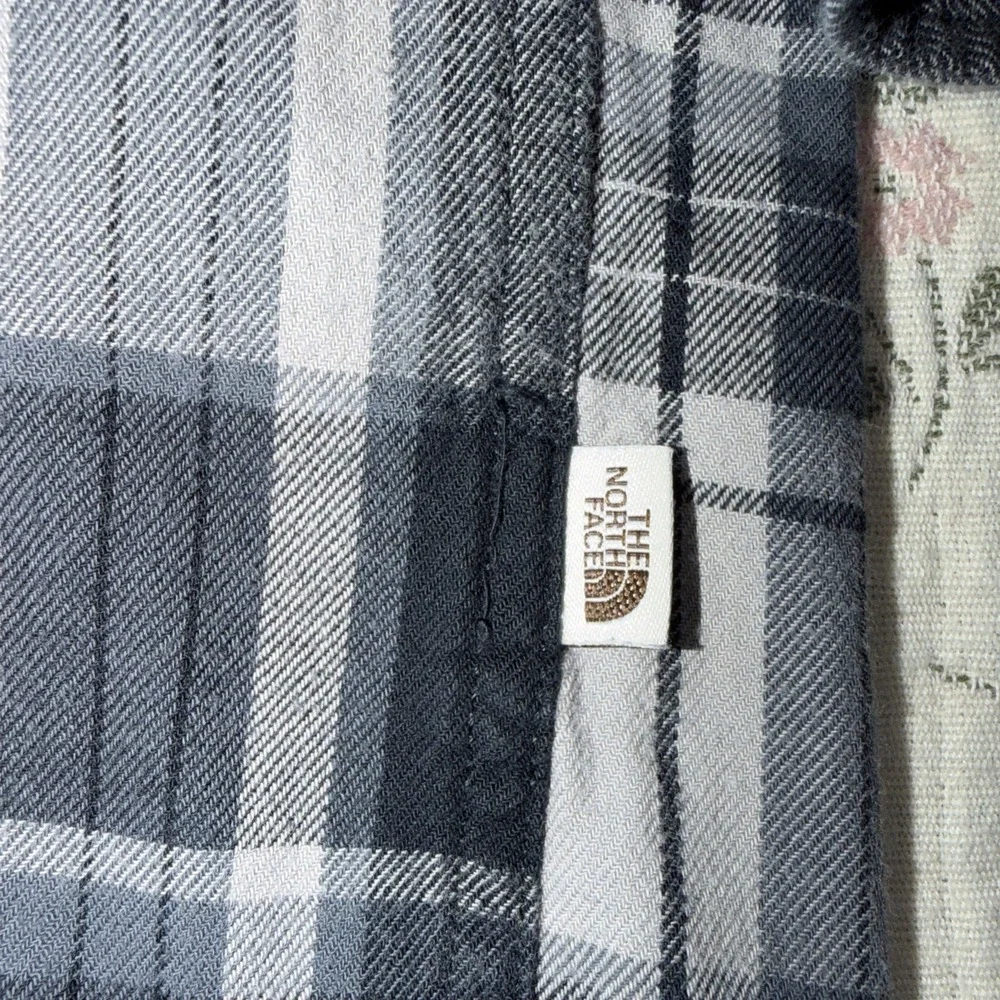 The North Face Button Up Men's LG Gray Plaid Flannel Long Sleeve Outdoor Casual